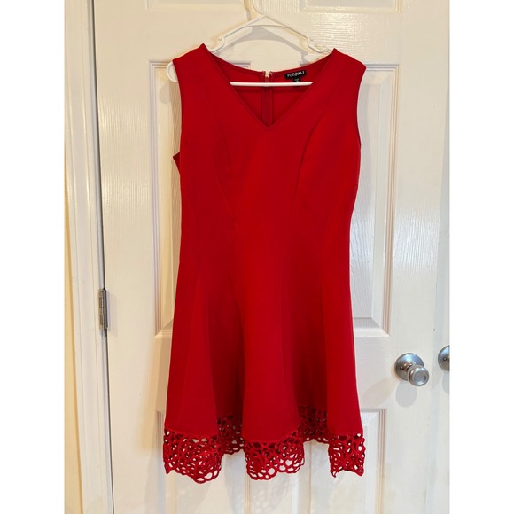 Roz & Ali Dresses & Skirts - Roz & Ali Red Sleeveless V Neck Fit and Flare Dress - Petite Size 12